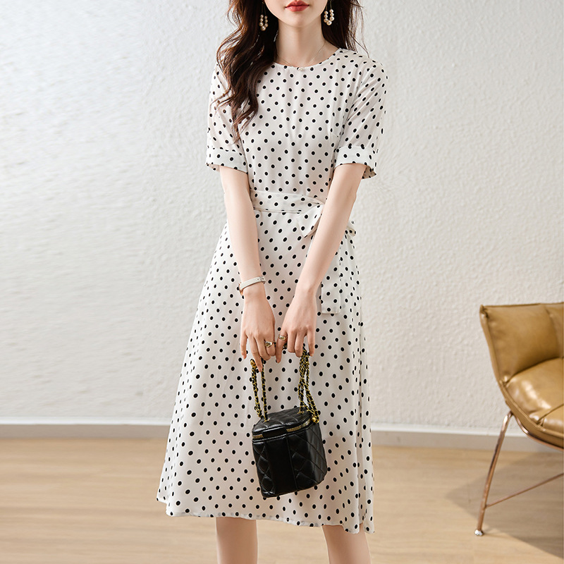 连衣裙气质名媛高端女2024夏季新款圆领收腰波点短袖中长款a字裙