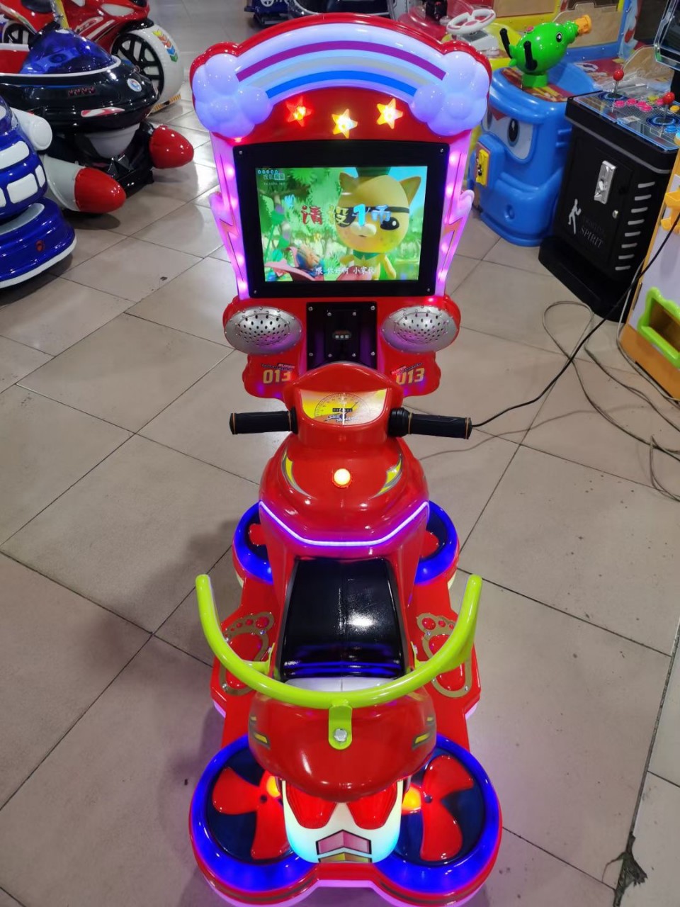 新款商用超市门口投放儿童mp5摩托车视频摇摇车投币扫码电动摇摆