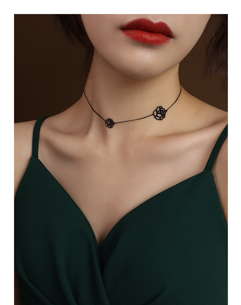 marka法式欧美锁骨黑色玫瑰花锁骨项链 百搭项链钛钢镀18kp541