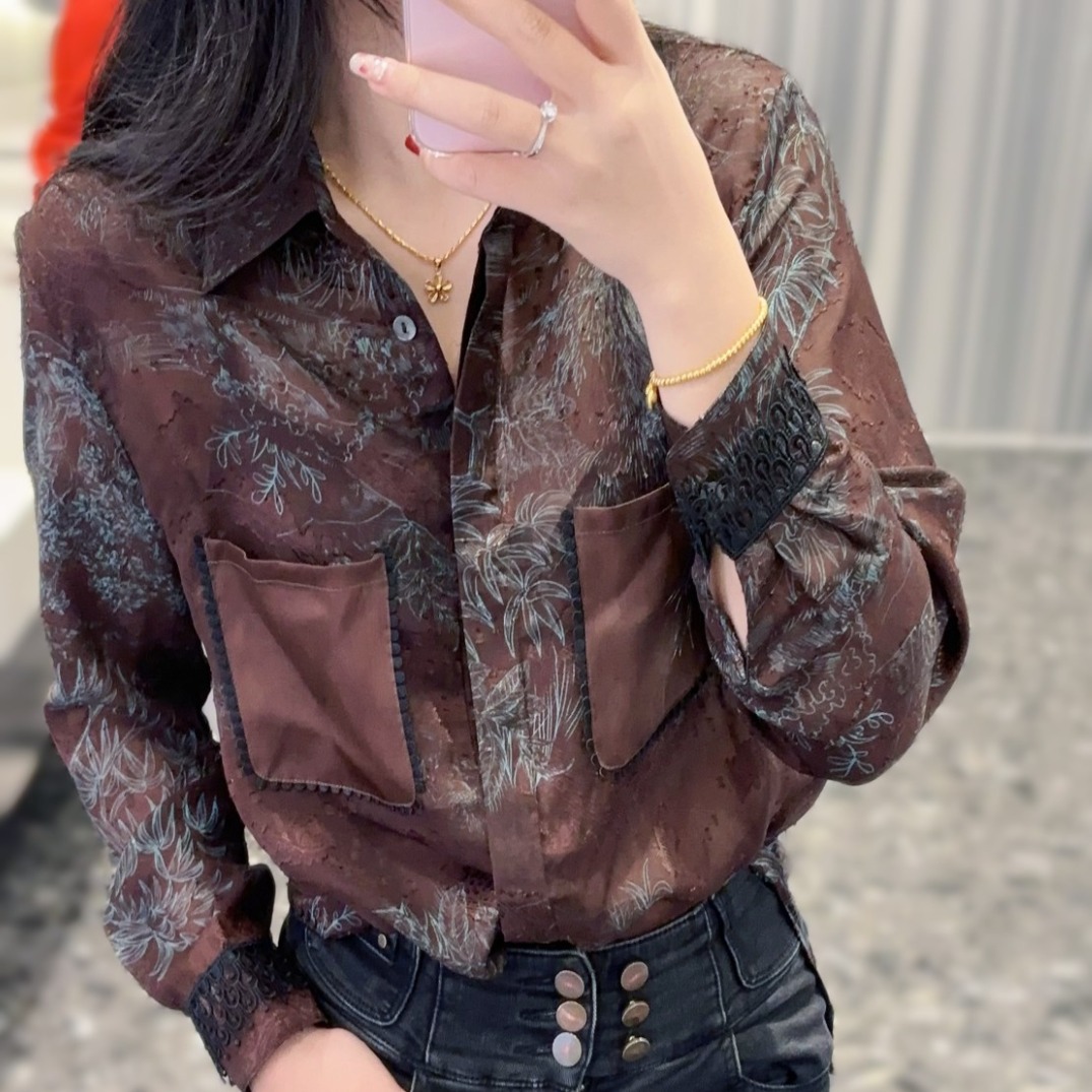 南油女装2024年春季新款高品质烧花衬衣长袖设计翻领口袋时尚衬衫