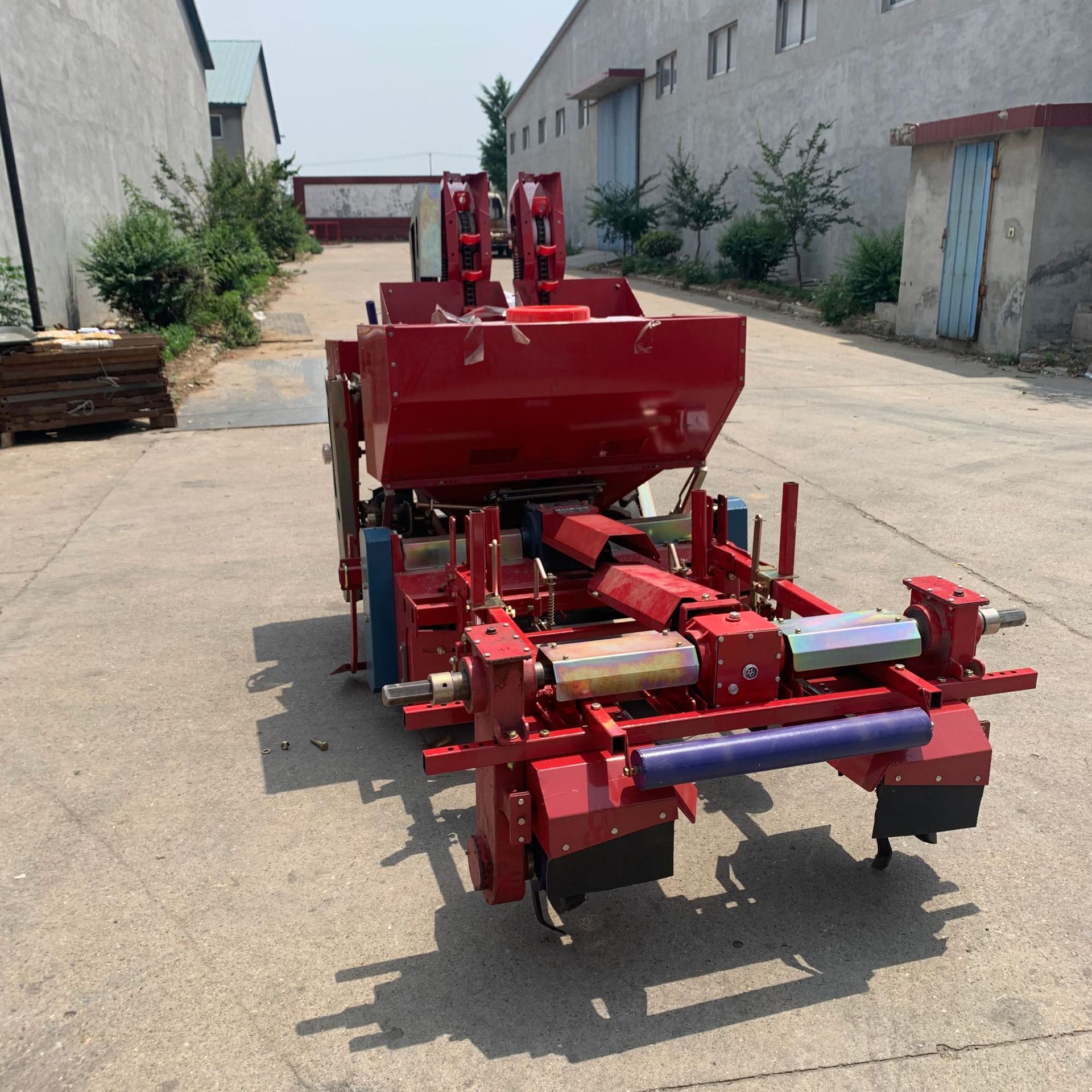 土豆施肥种植机厂家 宏鑫 马铃薯种植一体机 单缸四轮土豆播种机