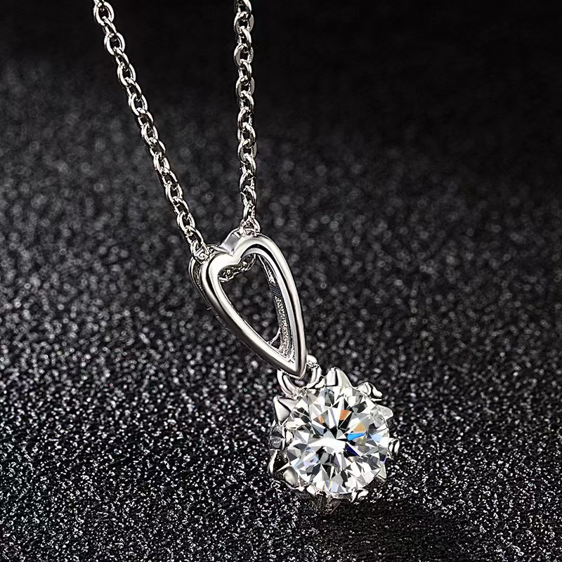 Love Heart Diamond Necklace Women's High-Grade Snowflake Super Flash Pendant Temperament Foreign Trade Silver Jewelry