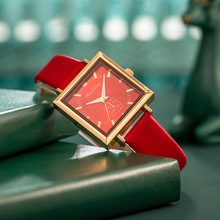 2023新款外贸爆款时尚皮表带欧美风小巧方形表盘简约刻度女士手表
