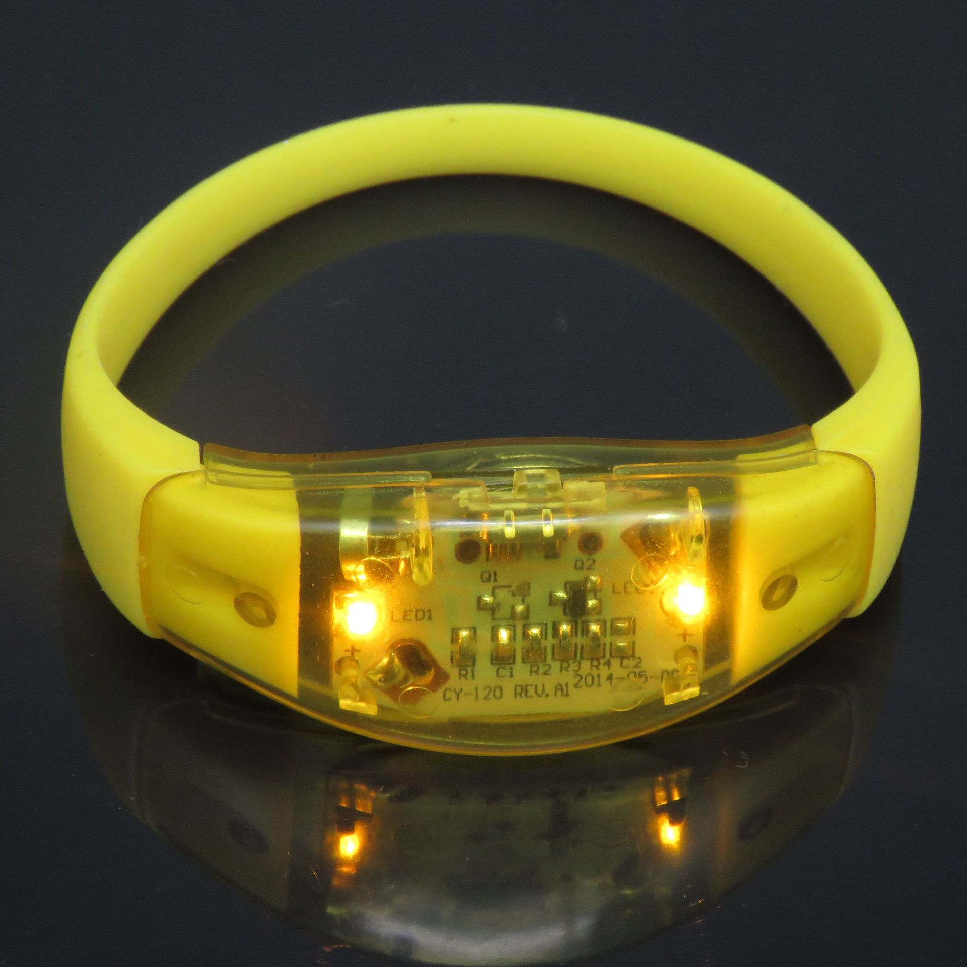 厂家批发led发光手环 音乐声控发光手环 情侣感应发光手镯