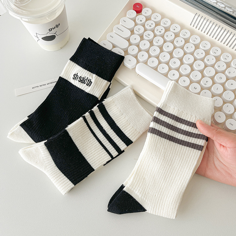 autumn and winter new socks women‘s black and white embroidered mid-calf socks double needle long tube striped bamboo fiber socks one-piece delivery