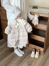 婴儿轻羽绒连体衣冬季婴童女宝宝羽绒爬服洋气幼儿加绒外出服 类