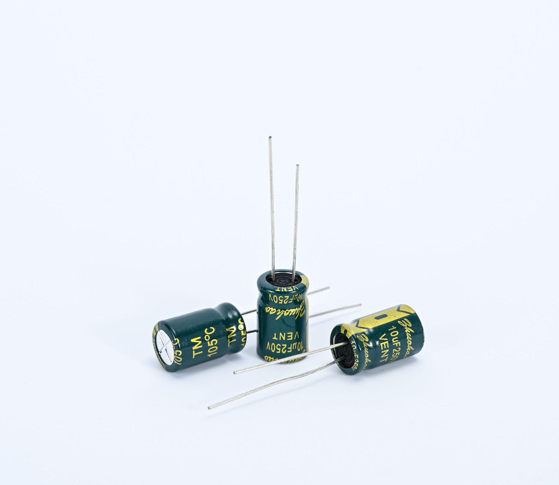 厂家直销 8*16 16v1000uf 16v 8x16 贴片铝电解电容固态电解电容-报价