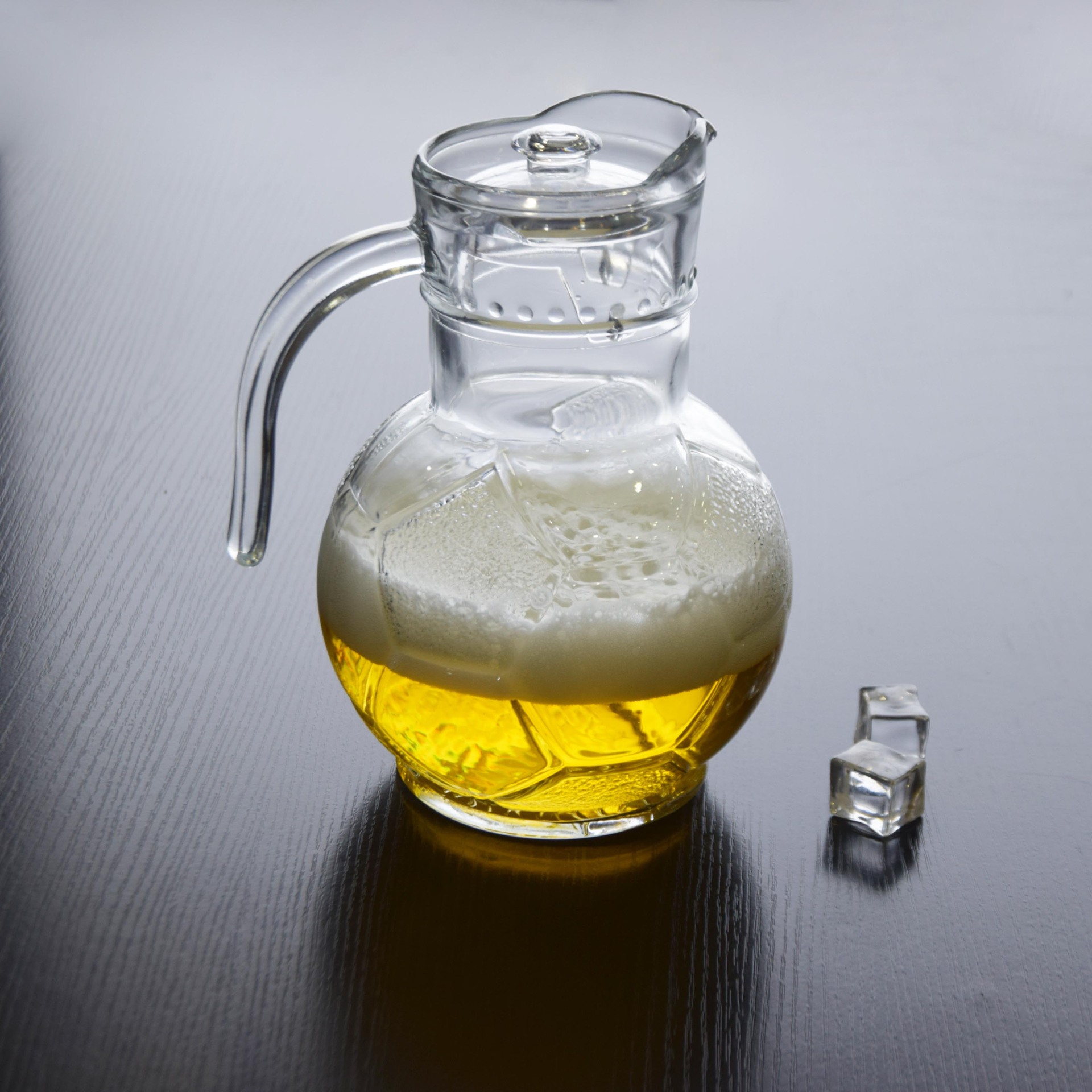 厂家直销足球玻璃壶1800ml家用冷水壶餐厅果汁饮料壶分酒器凉水壶