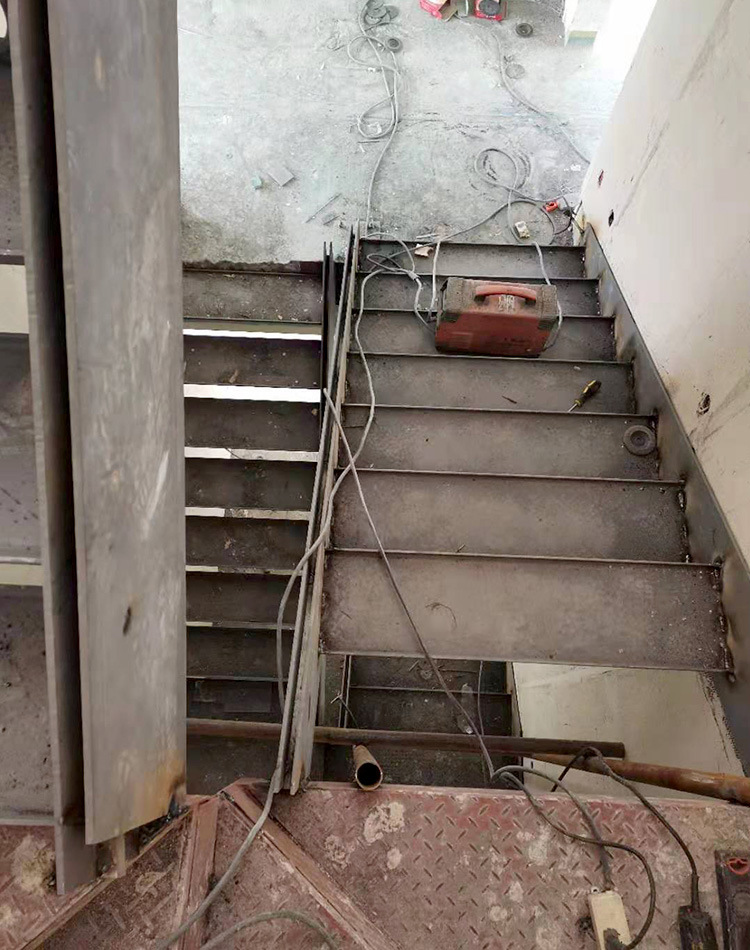 钢楼梯定制别墅l型钢板楼梯钢结构旋转楼梯u型铁楼梯焊接消防楼梯