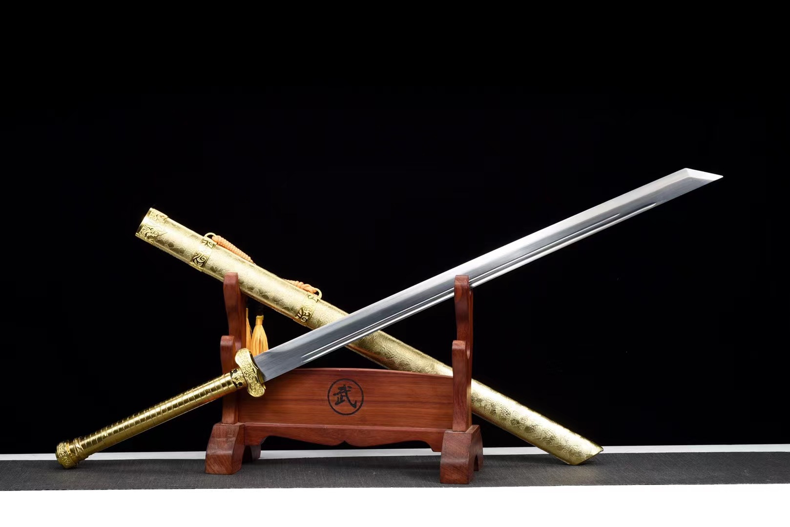 龙泉宝剑刀图片