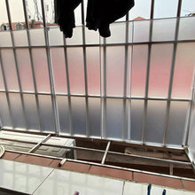阳台遮挡板防盗网免打孔围栏杆楼层窗户栅栏防护雨水隐私封闭隔板
