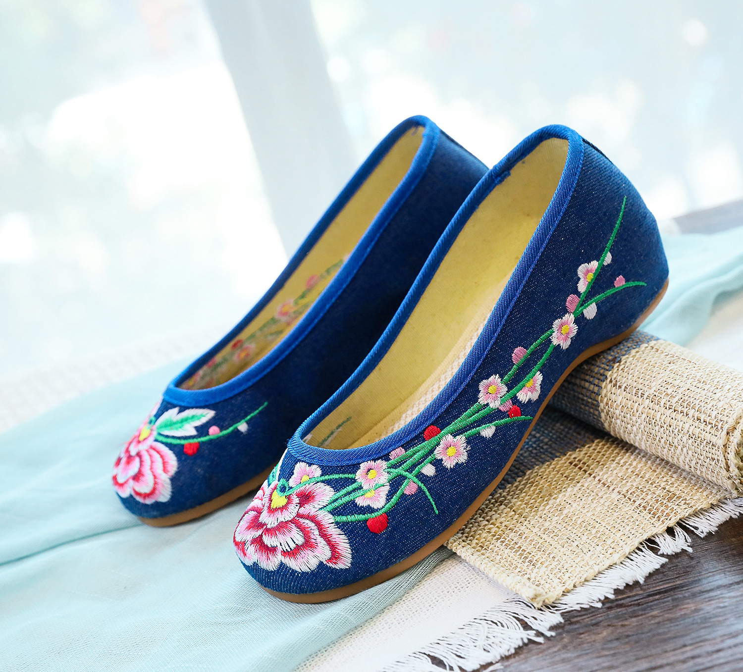 【相思梅】中式复古新娘刺绣花布鞋套脚坡跟牛筋底单鞋休闲女