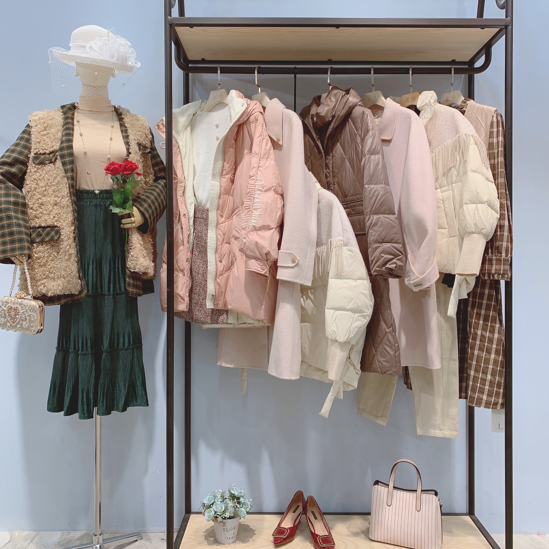 魔美名作22冬装杭州网红品牌折扣大牌女装羽绒服实体直播货源批发