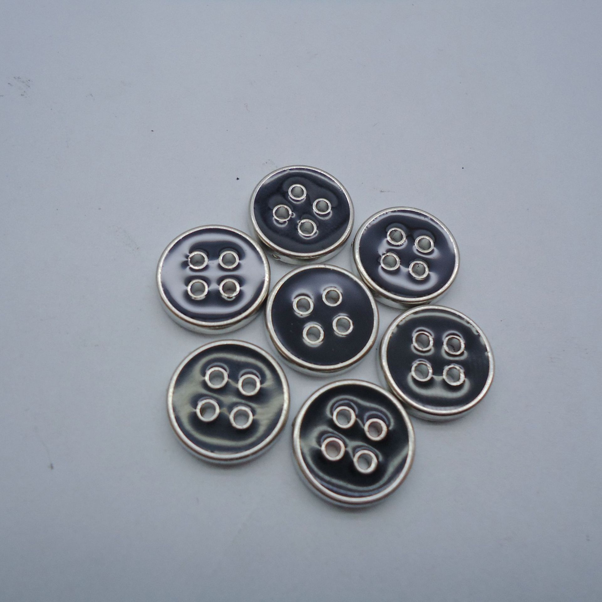 厂家直销生产加工高档塑料abs电镀四眼点油扣服装纽扣蘑菇扣帽子