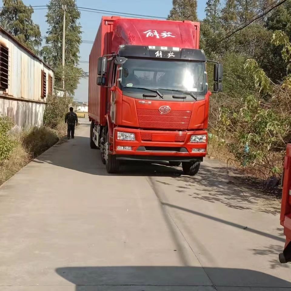 一汽青岛解放jh6牵引车,高栏货车专用车顶导流罩省油隔热玻璃钢