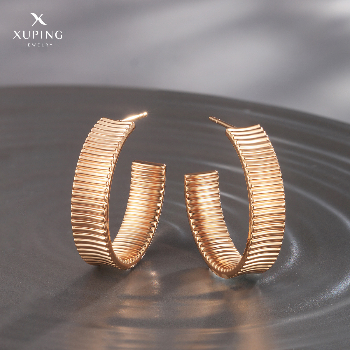 Xuping Jewelry Simple Striped C- Type Earrings Earrings European and American Fashion Cool Exaggerated Frosty Style Earrings Ornament Female