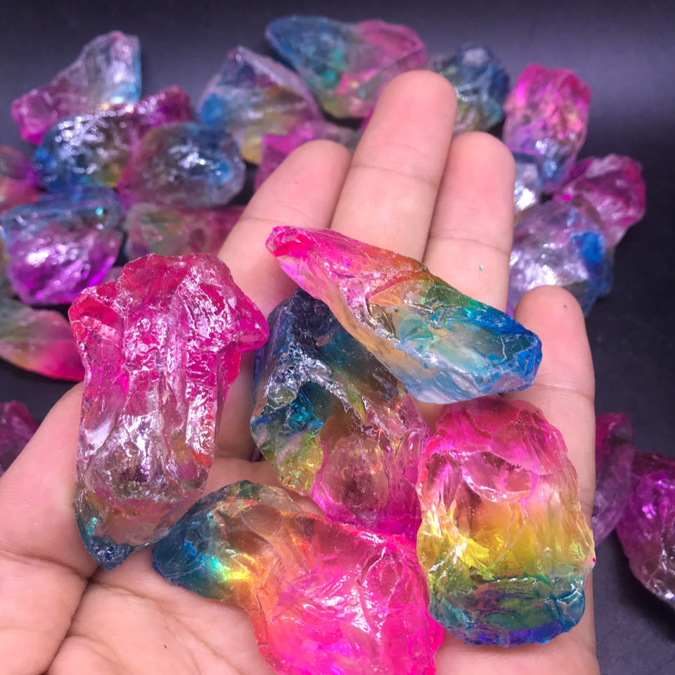 彩色水晶碎石白水晶喷彩鱼缸栽盆彩色石头装饰摆件紫白粉水晶吊坠