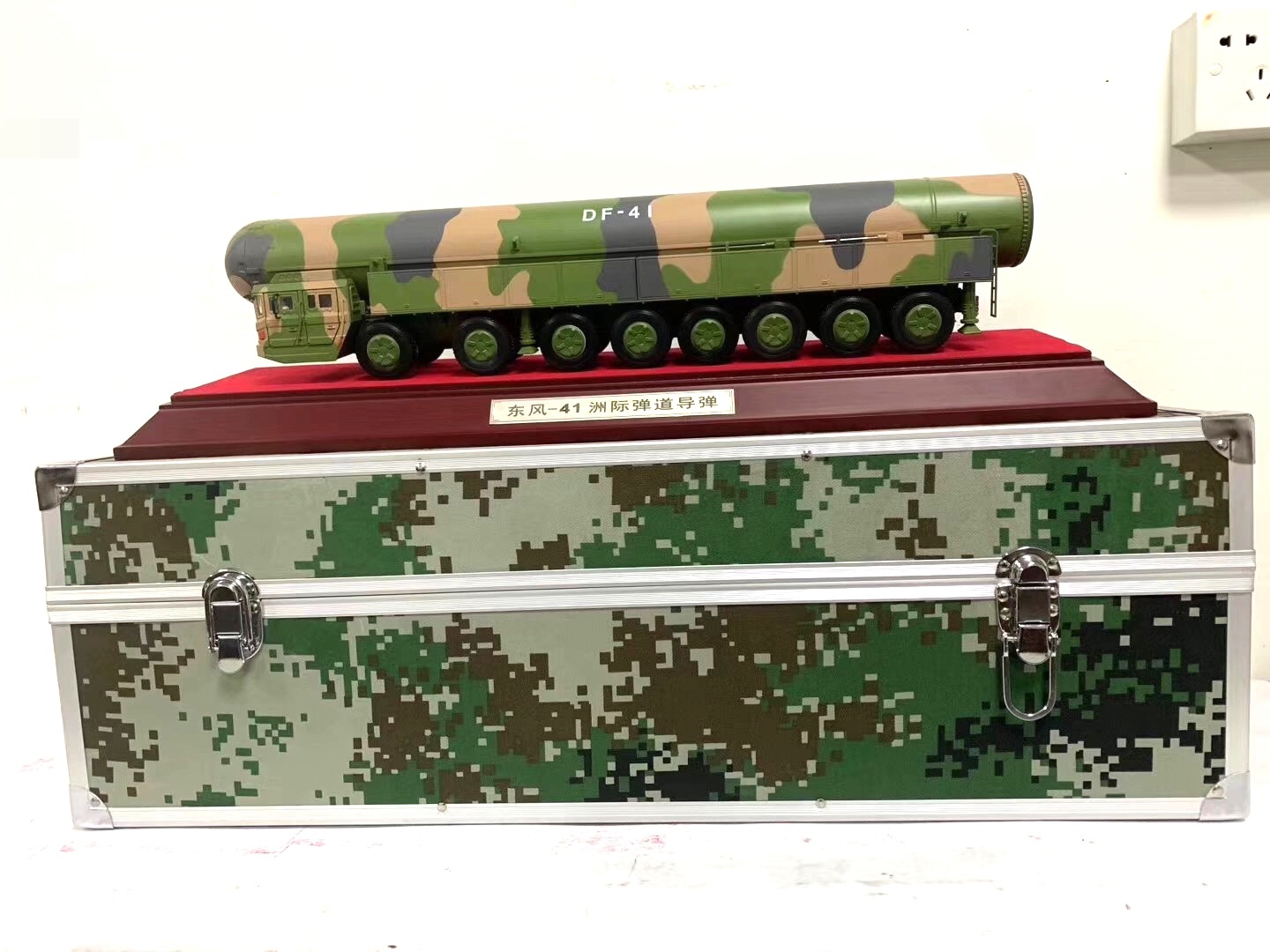 1:40 东风-41 洲际弹道导弹 合金导弹车模型 df-41 导弹车模型