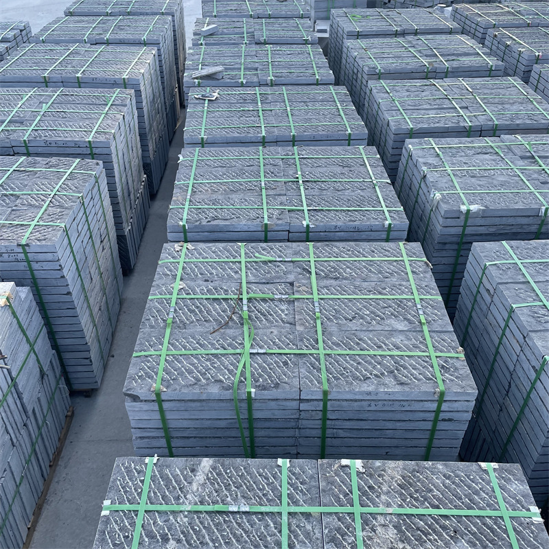 天然青石板手凿錾道面荔枝面菠萝面山东青石板铺路石庭院地砖厂家