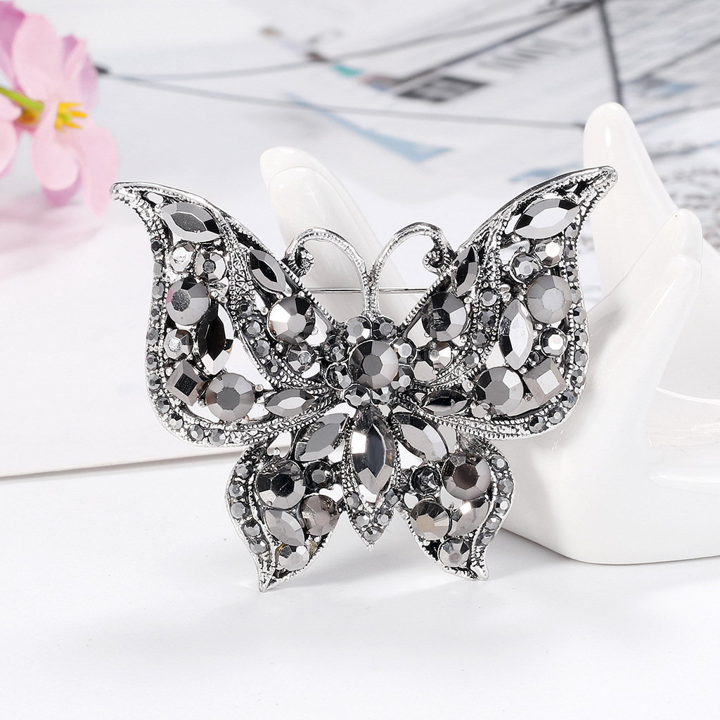 European and American Retro Butterfly Alloy Diamond Brooch Exaggerated Personality Creative Animal Corsage Clothing Accessories Pin