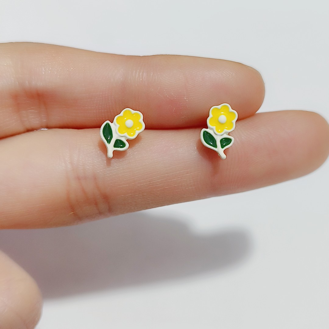 Fresh Yellow Flower Three-Piece Set Earrings for Women Ins Sweet Elegance Minority All-Match Design Sense Petite Earrings