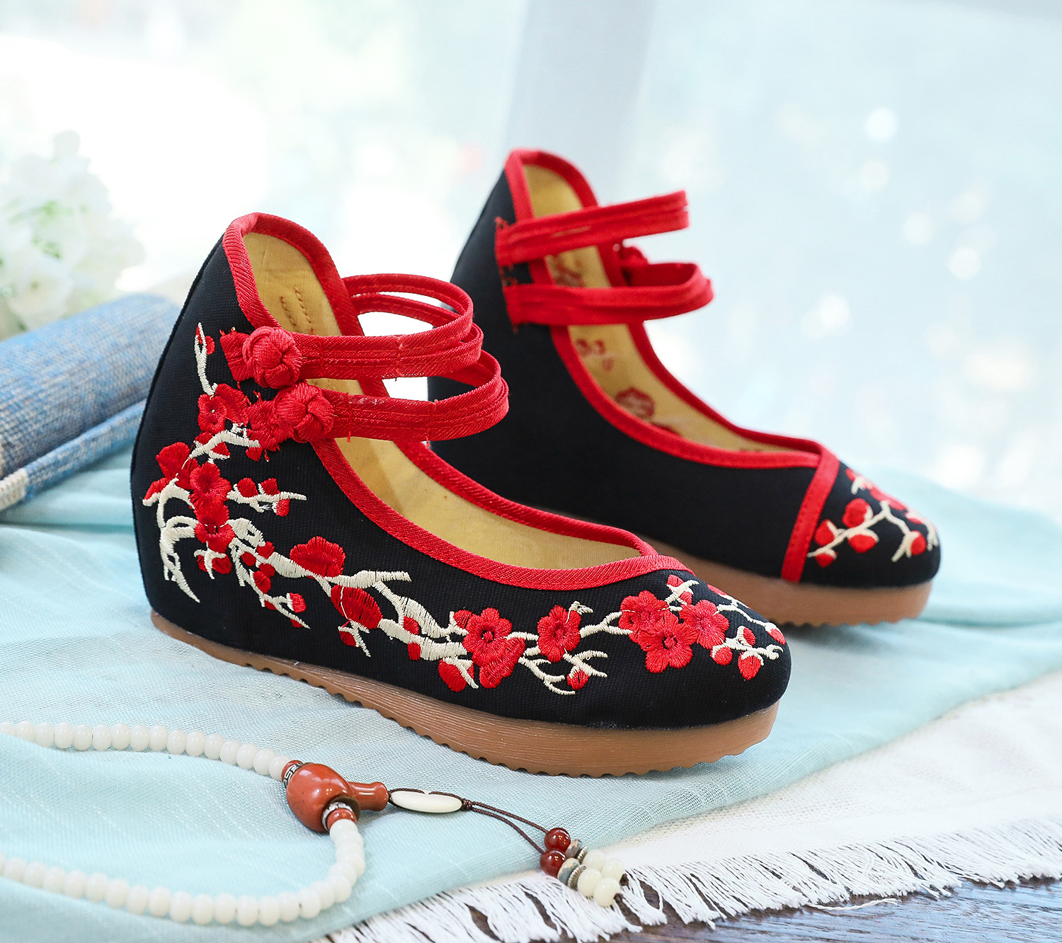 高跟鞋 5厘米梅花 单鞋绣花布鞋 女鞋绣花鞋春秋款复古盘扣牛筋底