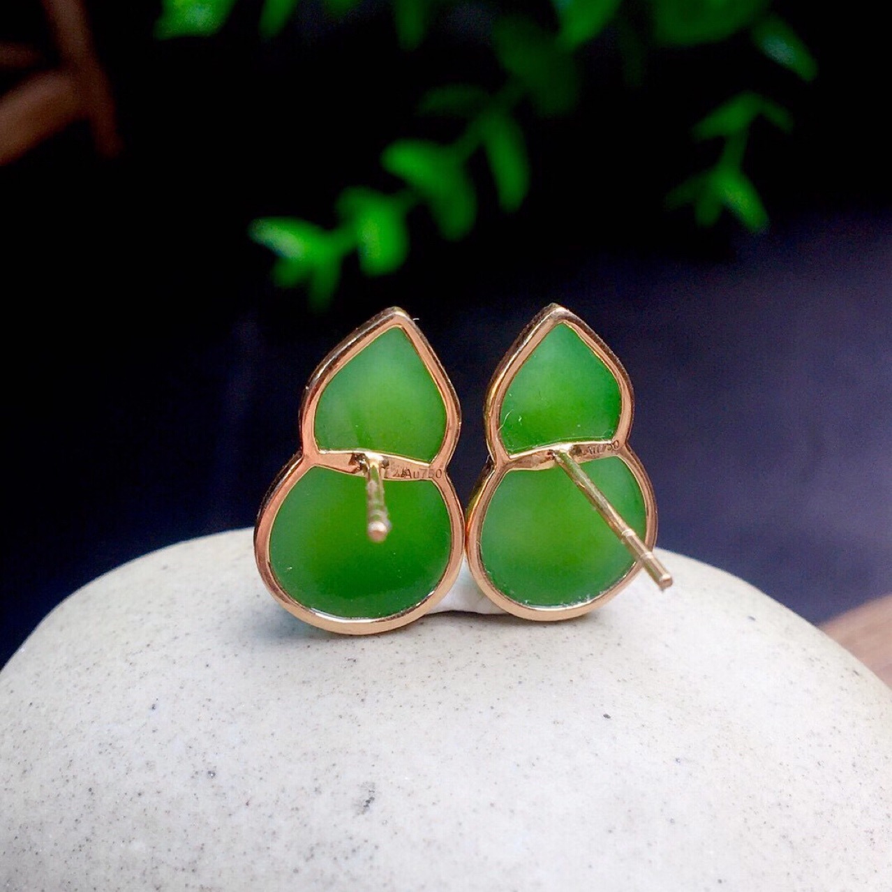 和田碧玉"福禄"葫芦耳钉96料子细腻饱满,冰透水润,颜色极好99款式