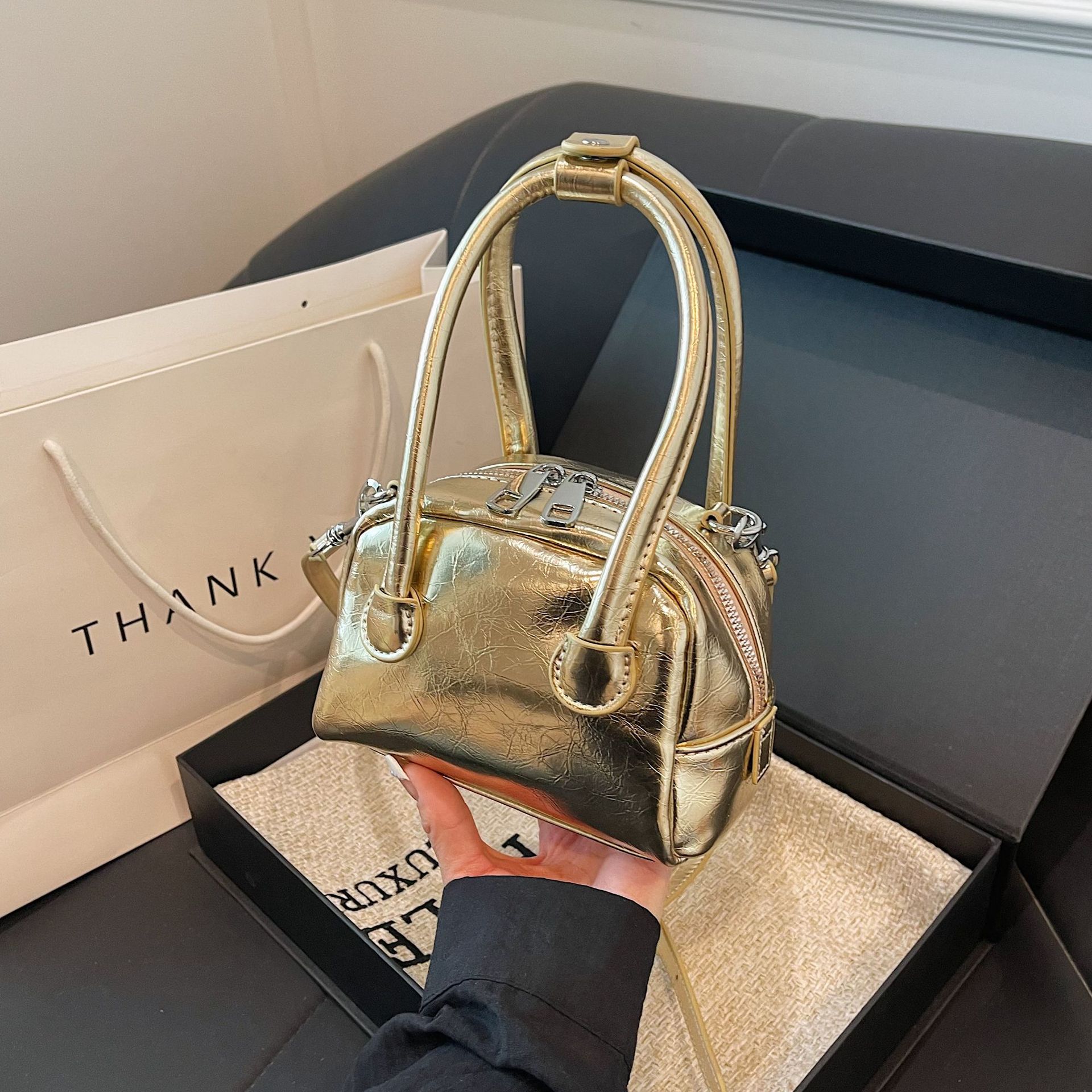 2024新款波士顿保龄球包包女银色高级感手提小包包可爱迷你斜挎包