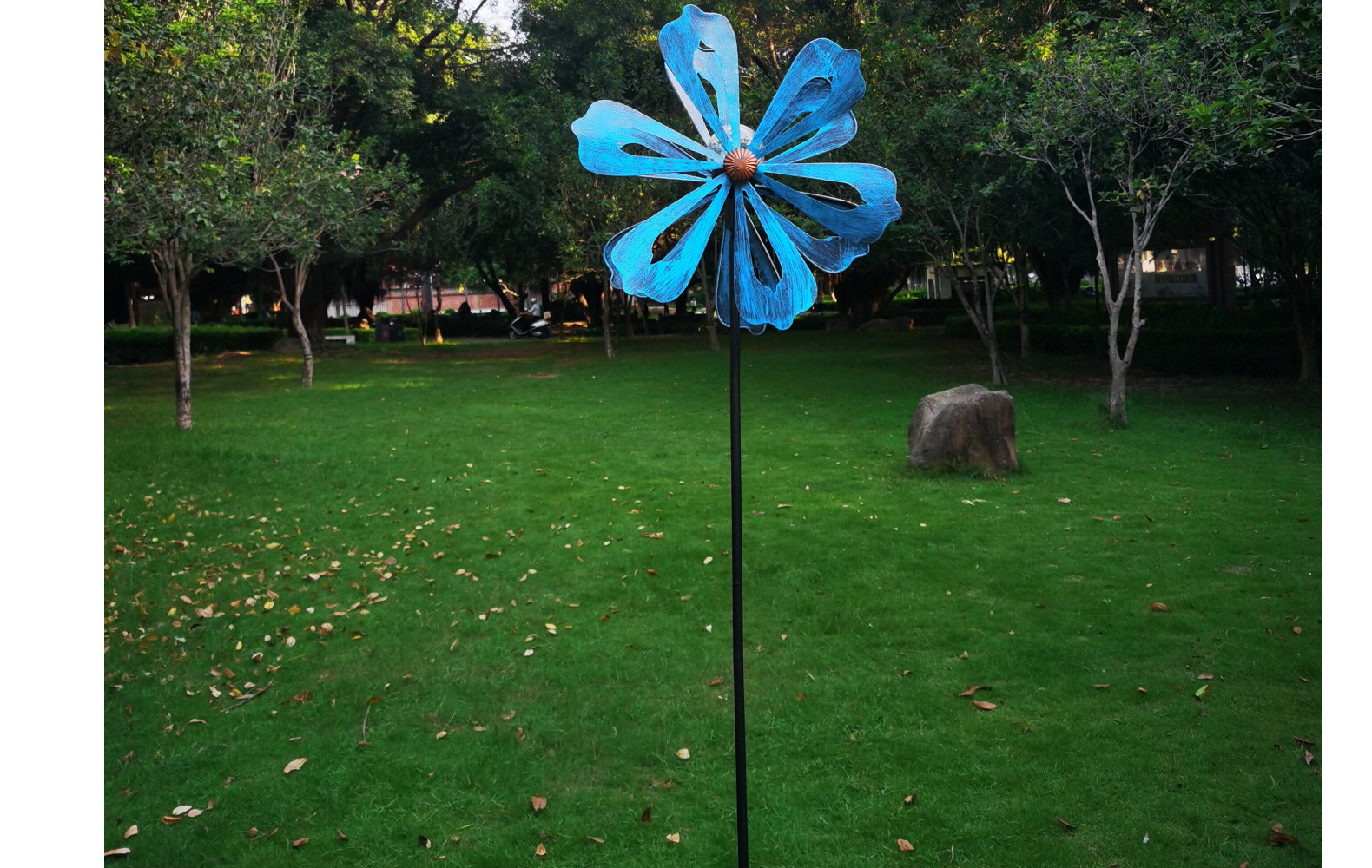 户外花园草地别墅家居庭院铁艺带太阳能七彩灯球复古风车落地插件