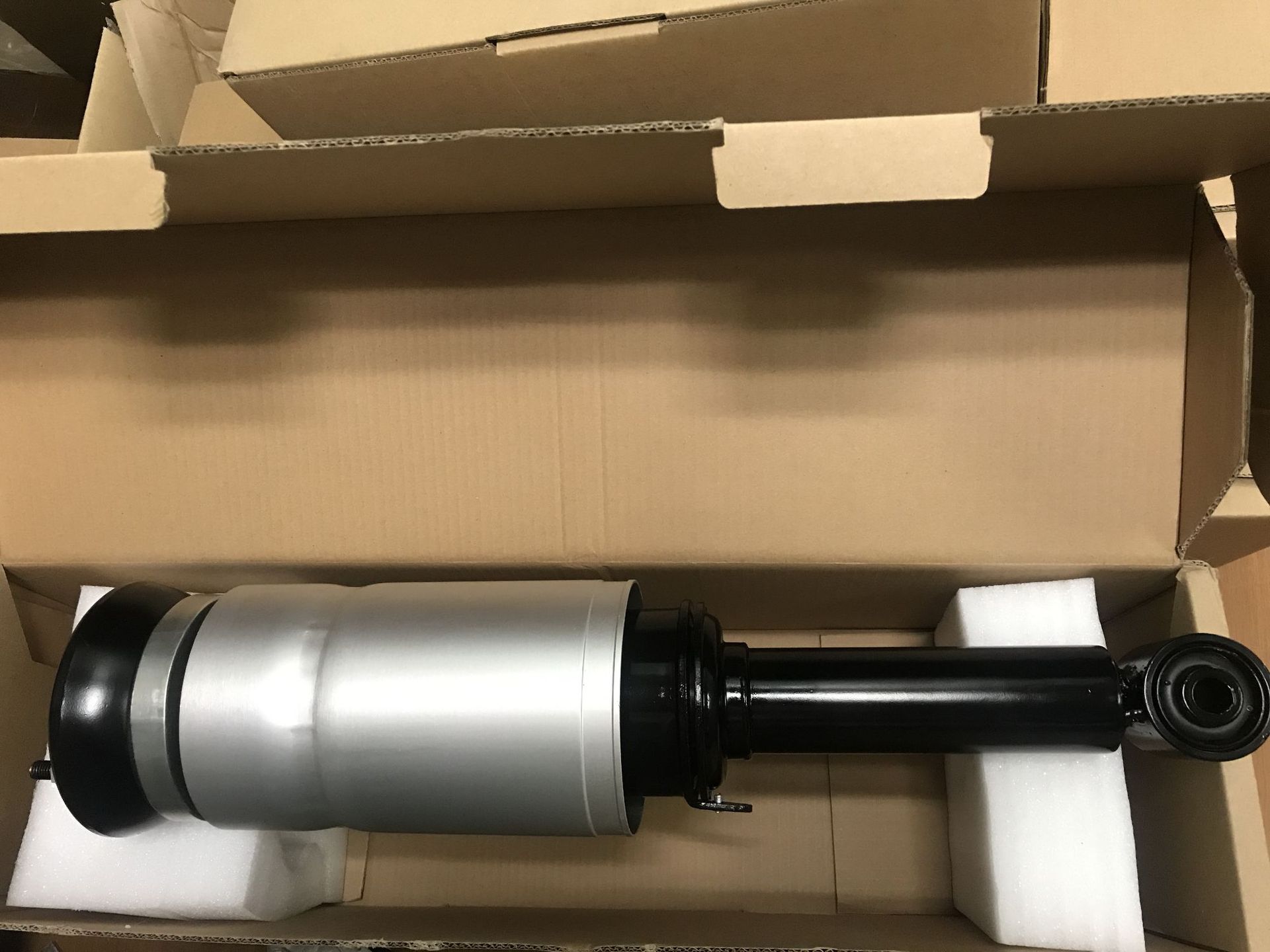 适用于路虎发现者3 4 前机 空气减震器 避震机气囊避震机 带电感