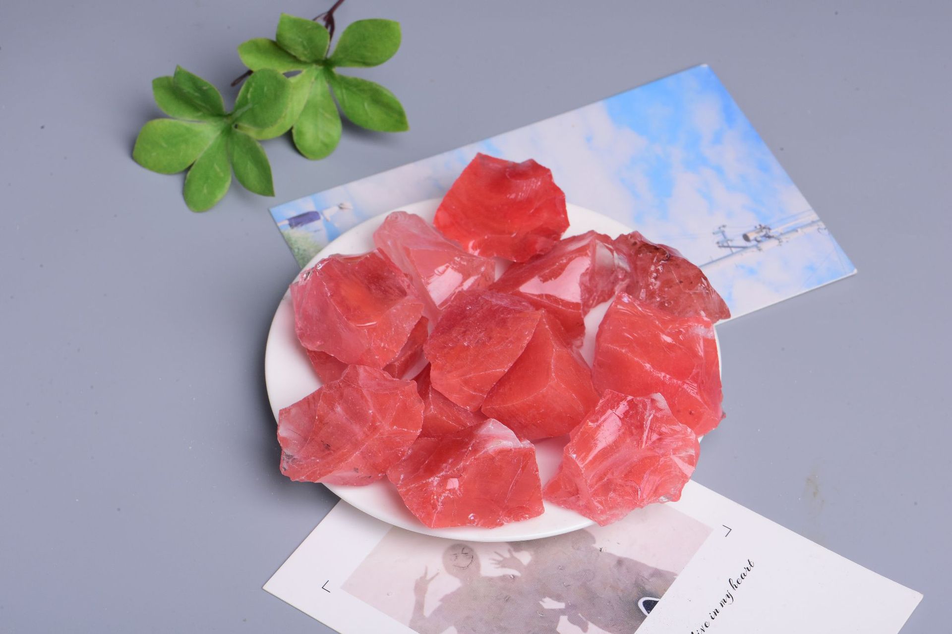 红水晶原石 清透西瓜红熔炼 原石碎石水晶扩香石 香薰石批发