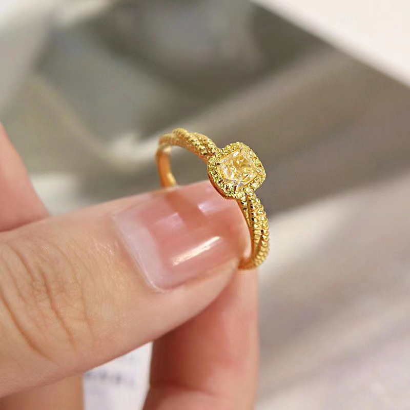 Small Sugar Cube Ring Women's Light Luxury Super Flash Inlaid Yellow Diamond Twist Drill Citrine Ring Gold Plated Advanced Little Red Book Recommendation