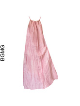 慵懒风粉色吊带连衣裙女夏季新款宽松显瘦大摆裙褶皱无袖削肩长裙