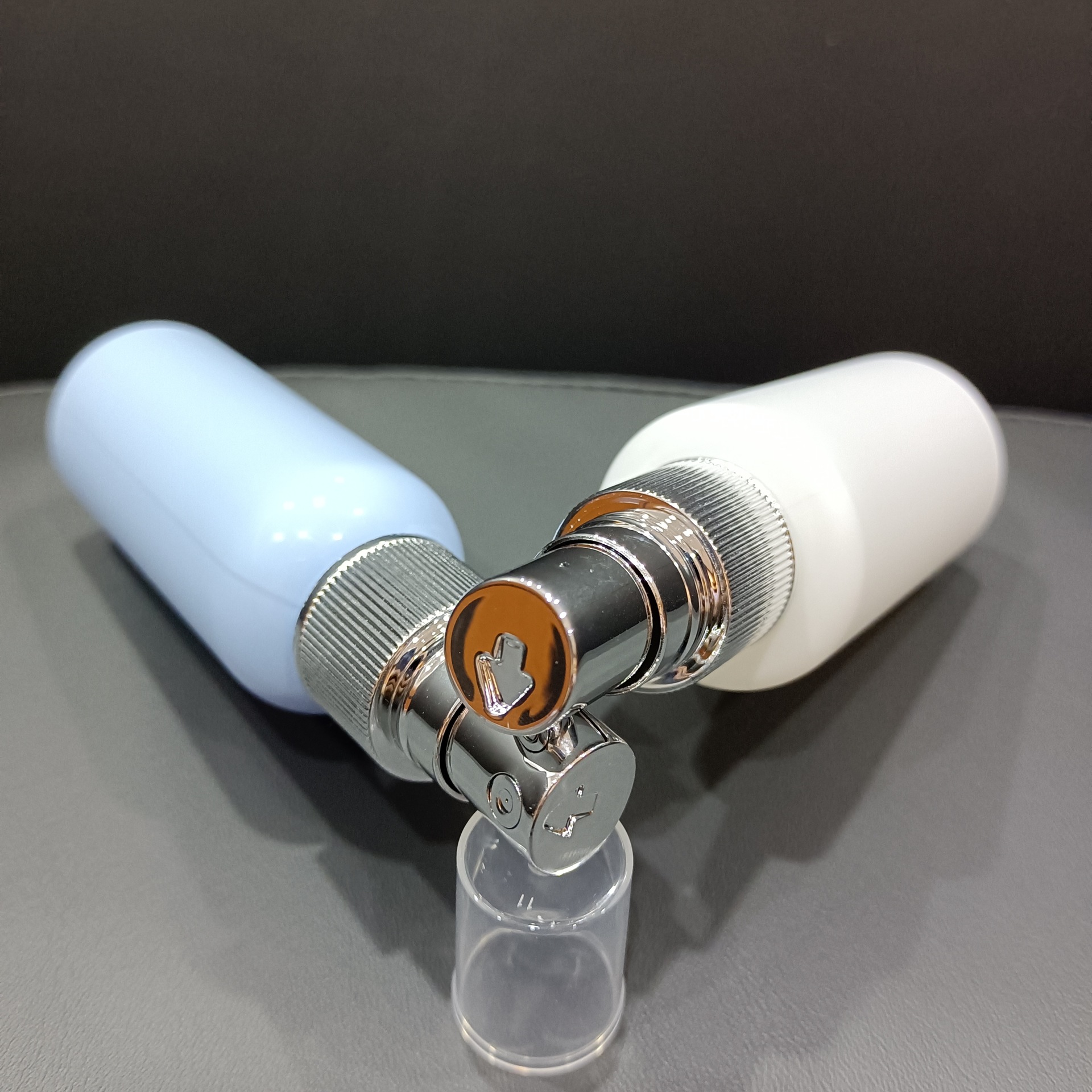 厂家供应20牙电镀香水喷雾头 花露水喷头 pp手压式化妆品泵头