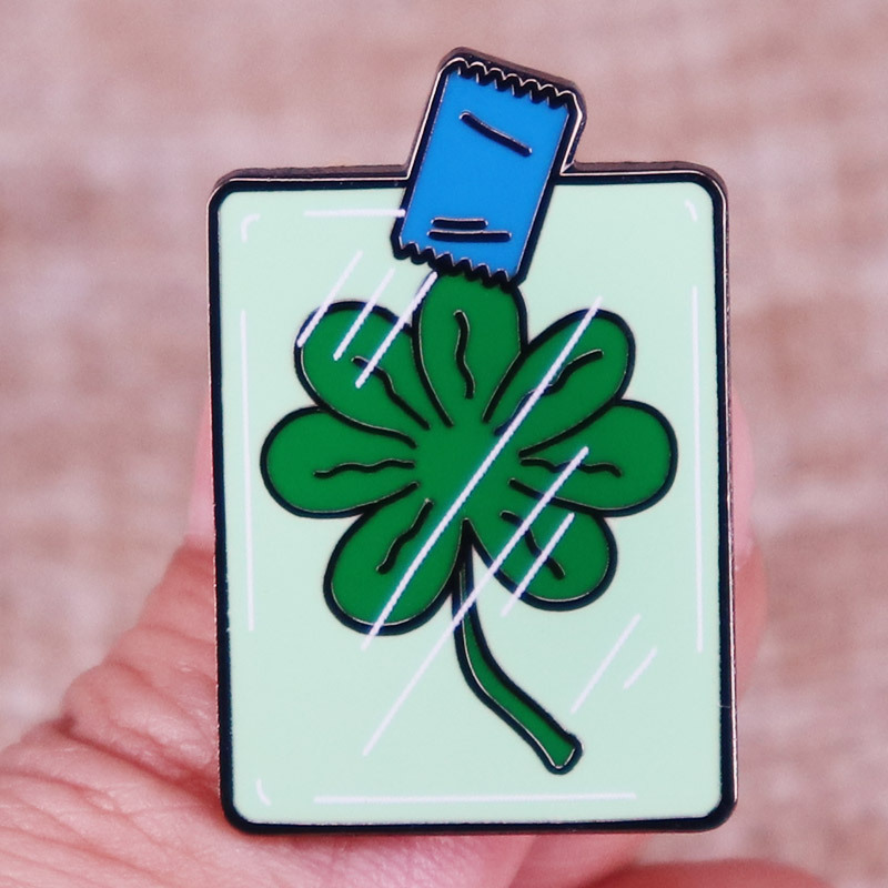 飞出个未来弗莱的七叶草三叶草翻领别针徽章首饰礼物-阿里巴巴