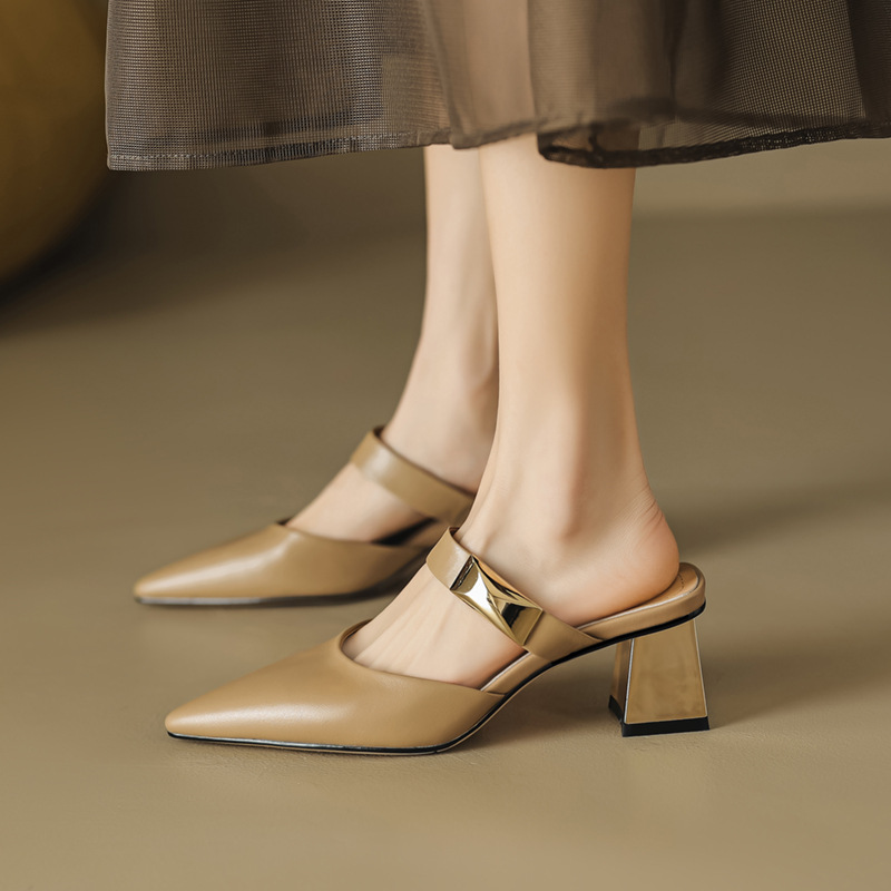 优雅女鞋夏季新款鞋子尖头粗跟中跟鞋包头后空金属扣外穿凉拖鞋女