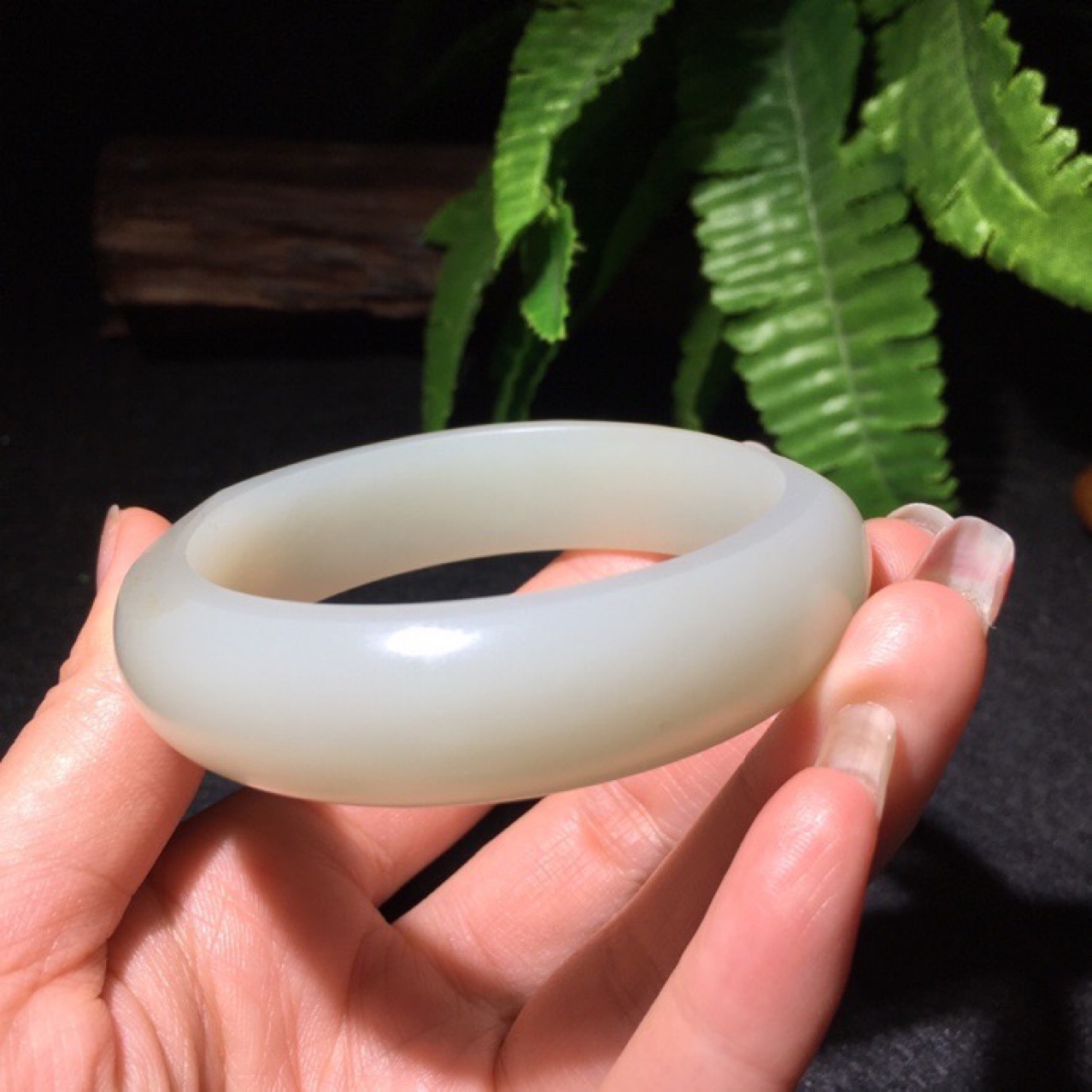 收藏级新疆和田玉精品籽料手镯密度好正面满皮带证书终生保真