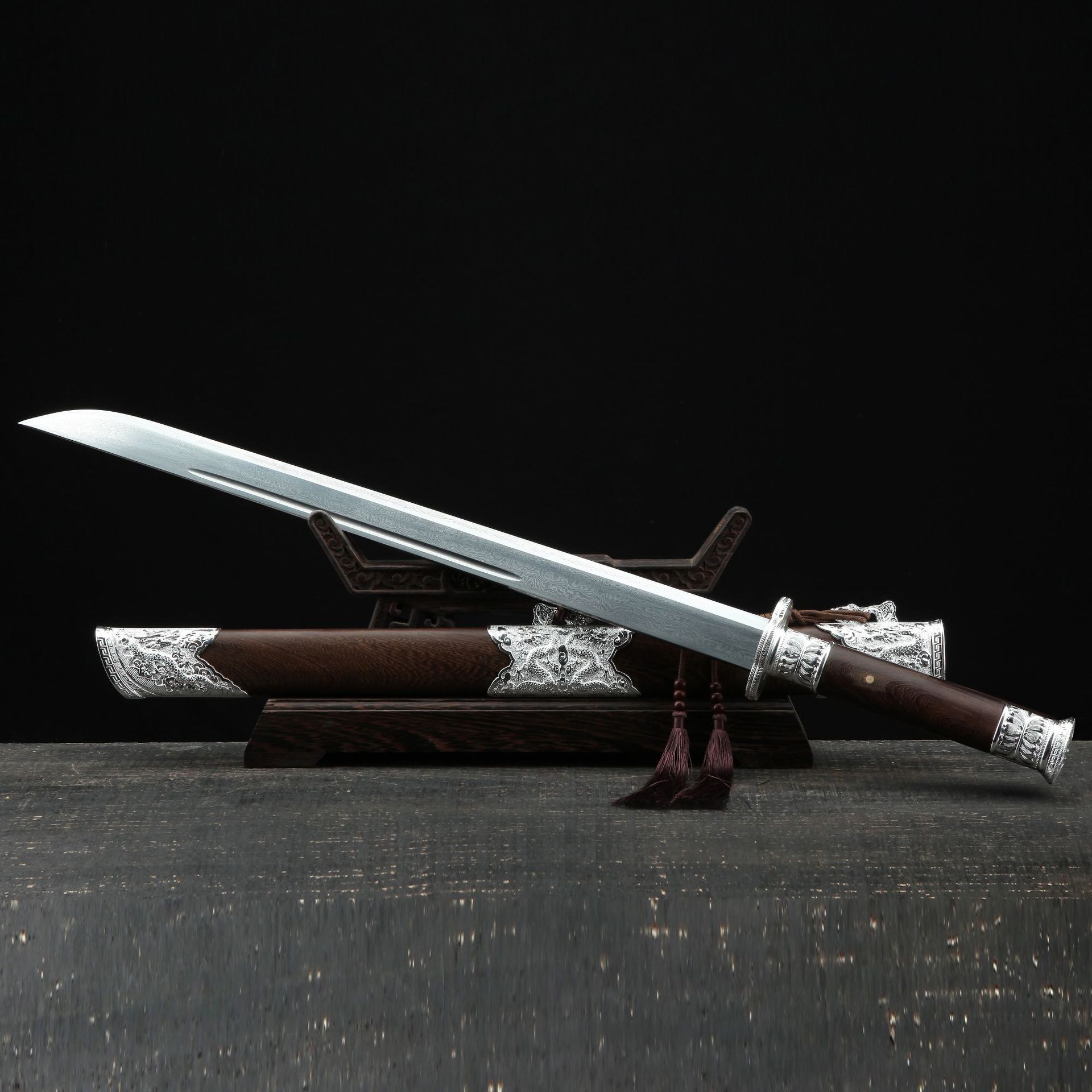 龙泉市刀剑花纹钢一体手工锻打康熙战刀防身硬剑影视长剑未开刃