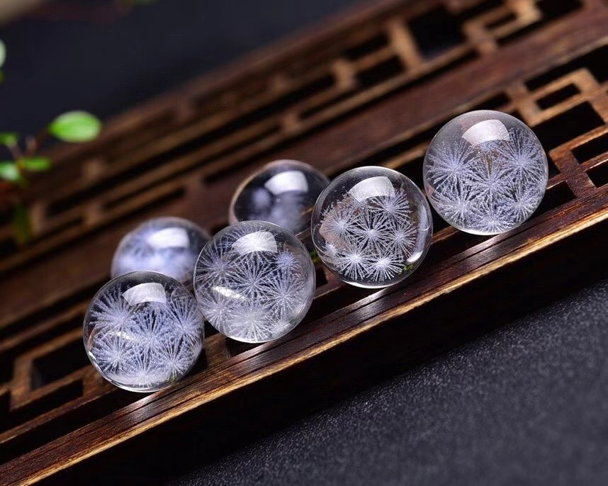 天然白水晶雪花吊坠 晶体通透 很显肤色 规格18一19mm 现货