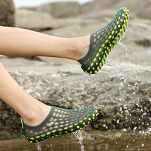 海边凉鞋可下水沙滩洞洞鞋软底男女款平底夏季适合去海边玩水的鞋