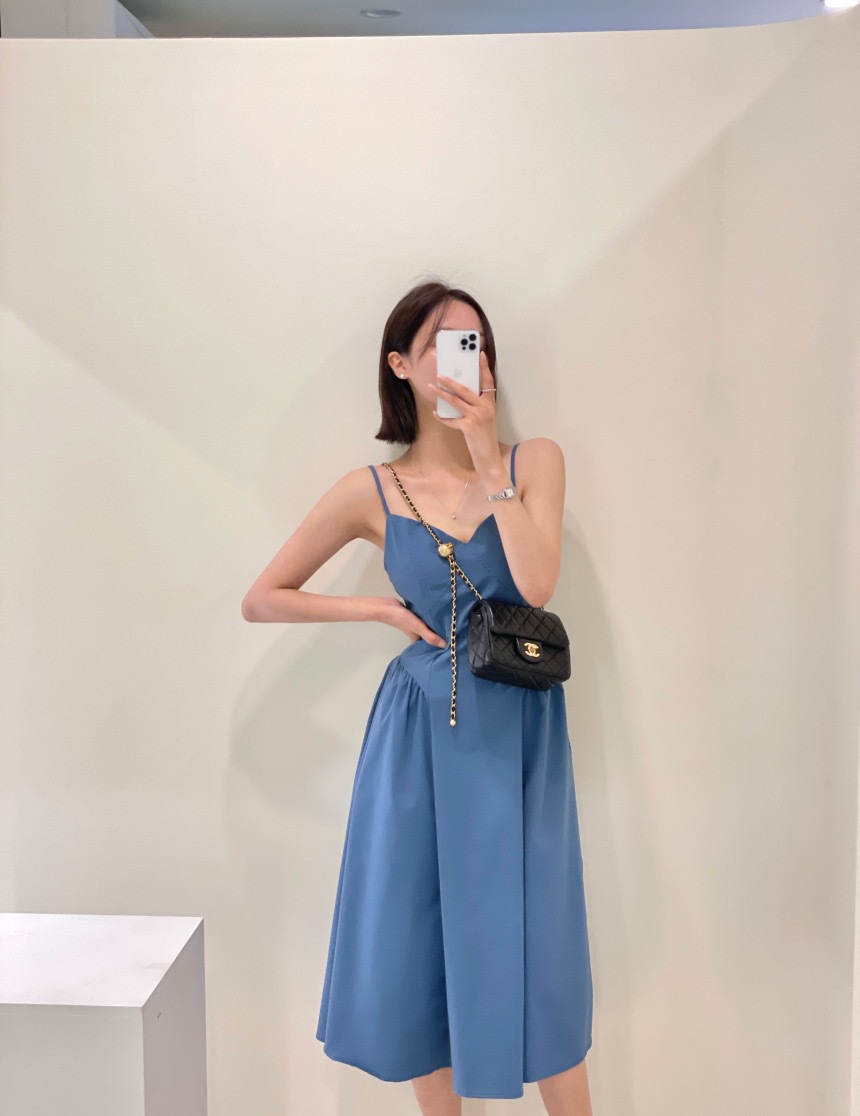 现货chic 新款a字打底吊带连衣裙外穿高腰中长款-阿里巴巴