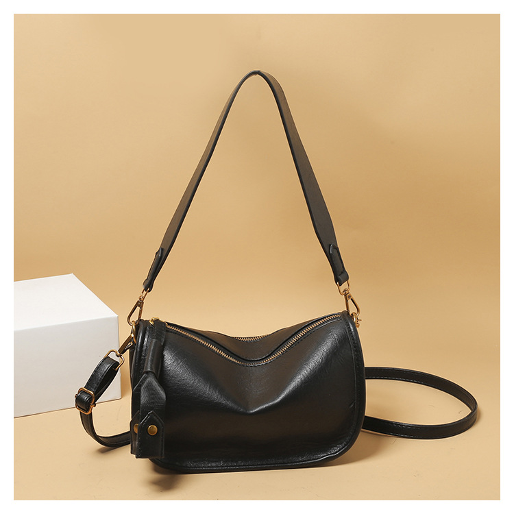 This Year's Popular Bag Women's Large Capacity 2023 New Fashion Wide Strap Crossbody Bag Small Popular Online Pillow Bag