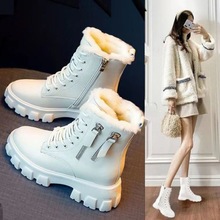 马丁靴女鞋子2024新款韩版加绒冬季雪地靴防水防滑高跟中筒靴ins