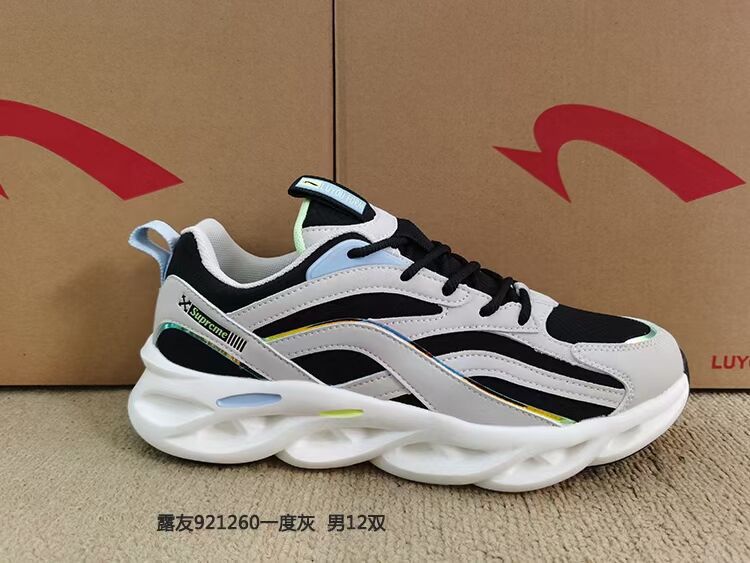 露友运动鞋
