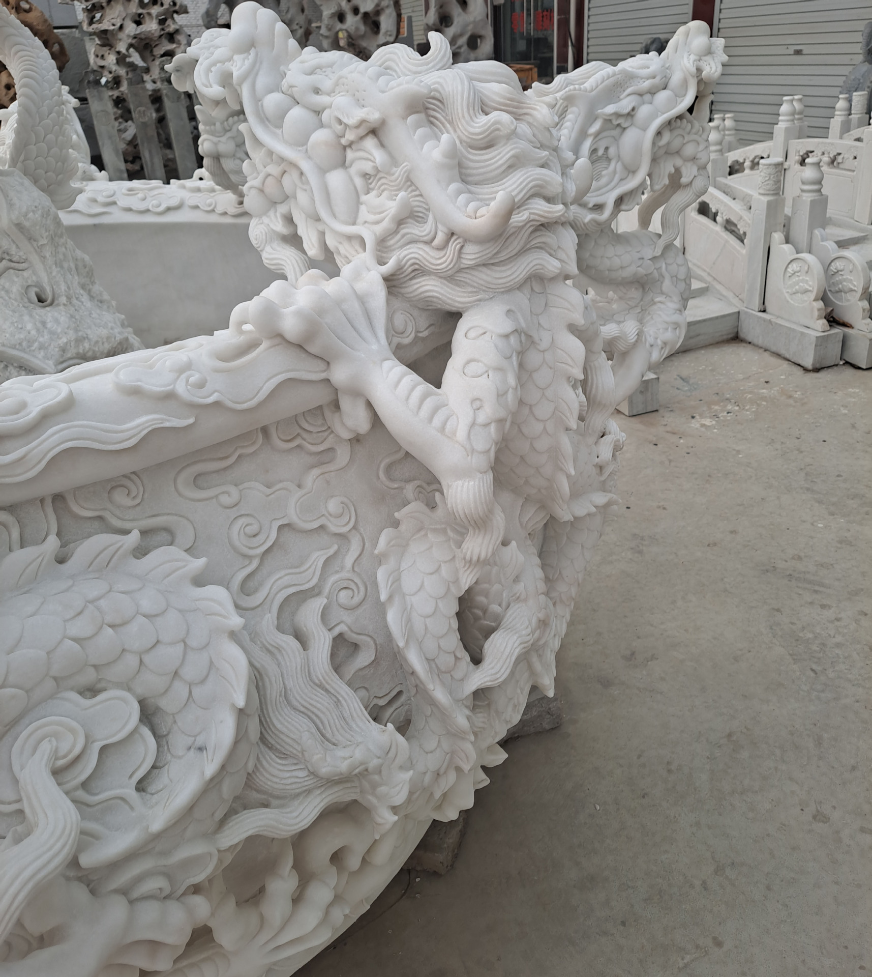 曲阳石雕汉白玉仿古龙缸九龙花盆养鱼池 户外龙浮雕盆庭院摆放