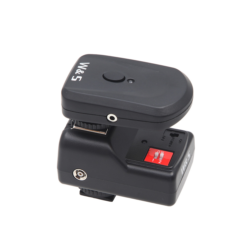 pt-04gy 4 通道无线引闪器 触发器 可多配接收器外拍灯闪光灯配件