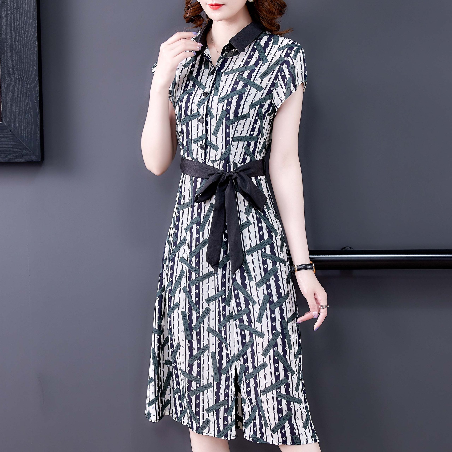 品牌夏季真丝修身连衣裙女2022新款小个子贵夫人中年妈妈短袖裙子