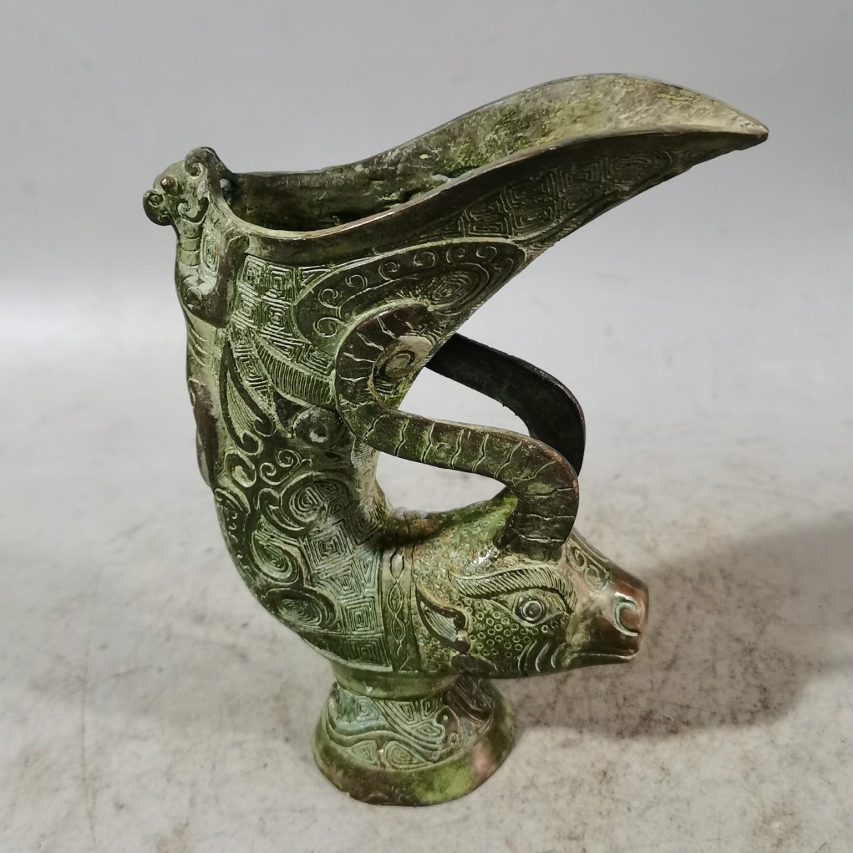 仿古纯铜做旧凤鸟纹羊头酒樽酒杯贡杯神兽铜杯爵杯影视道具摆件