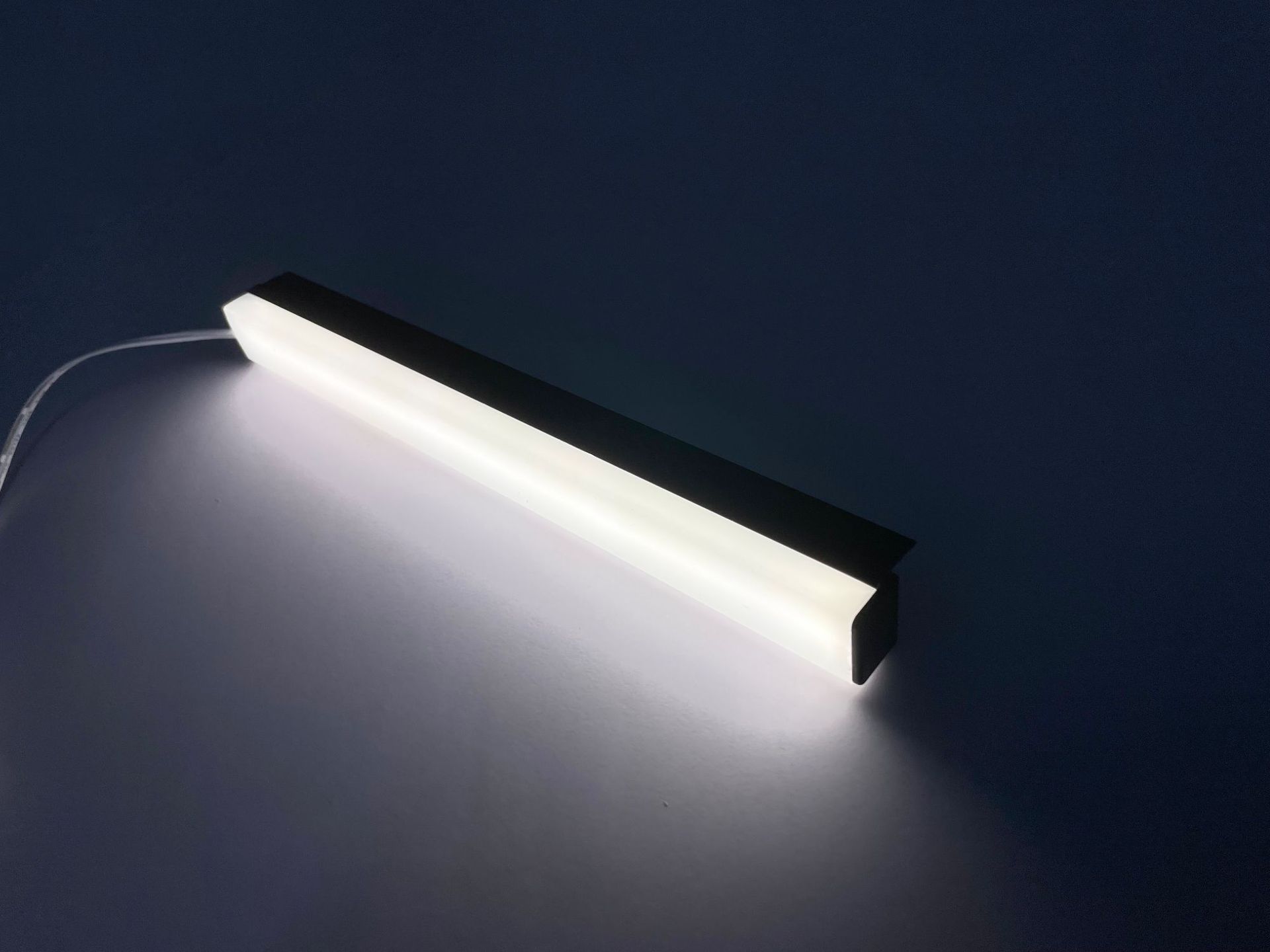 单卡18板l型三面发光嵌入式层板灯 橱柜灯具外壳 led硬灯条套件