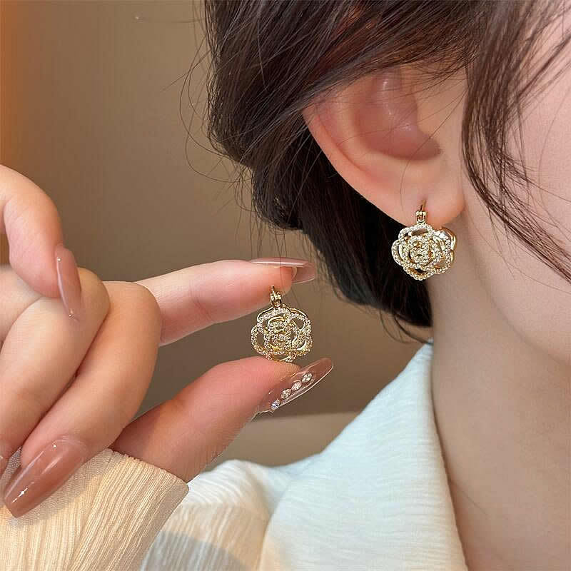 Gold Plated Silver Needle Zircon Pearl Flower Fritillary Earrings Simple and Stylish Earrings Elegant High-Grade Earrings for Women